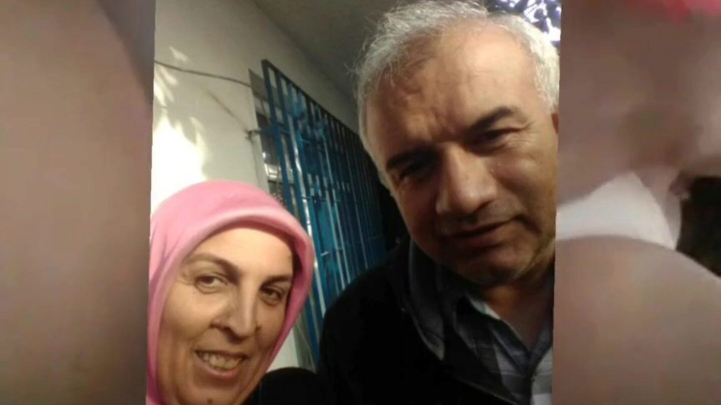 turbanli namuslu annem babam evde yokken török ​​házas nagymama csaló nedves crack show