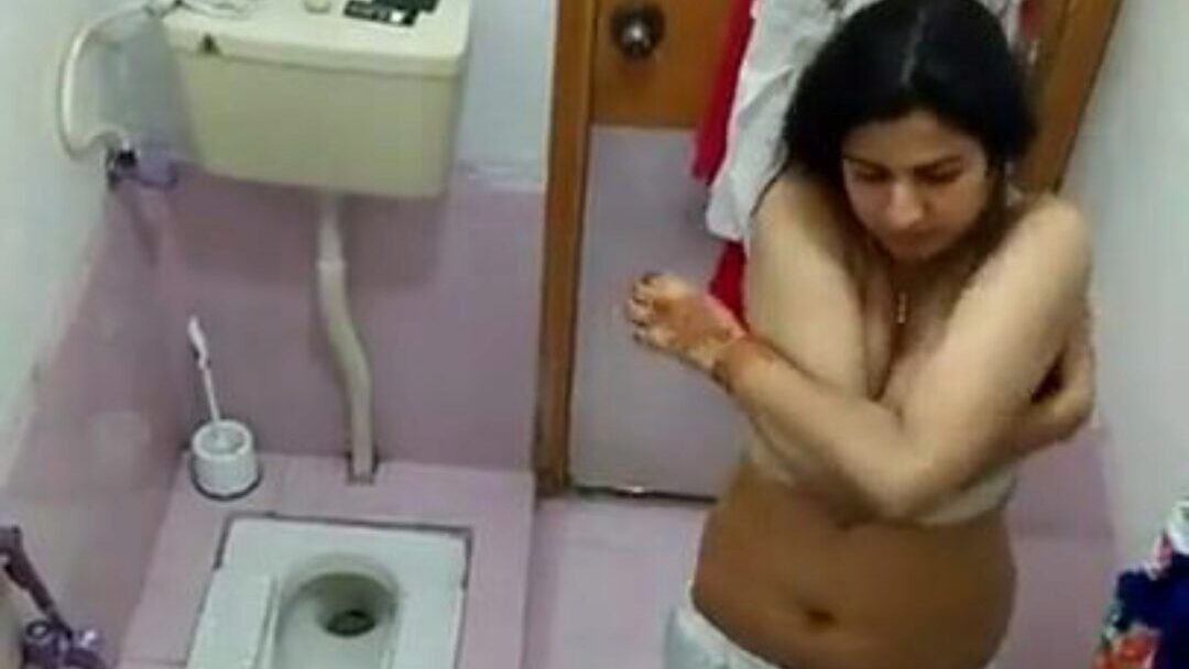 indiano desi bhabhi exposto banhos tia banho totalmente nua