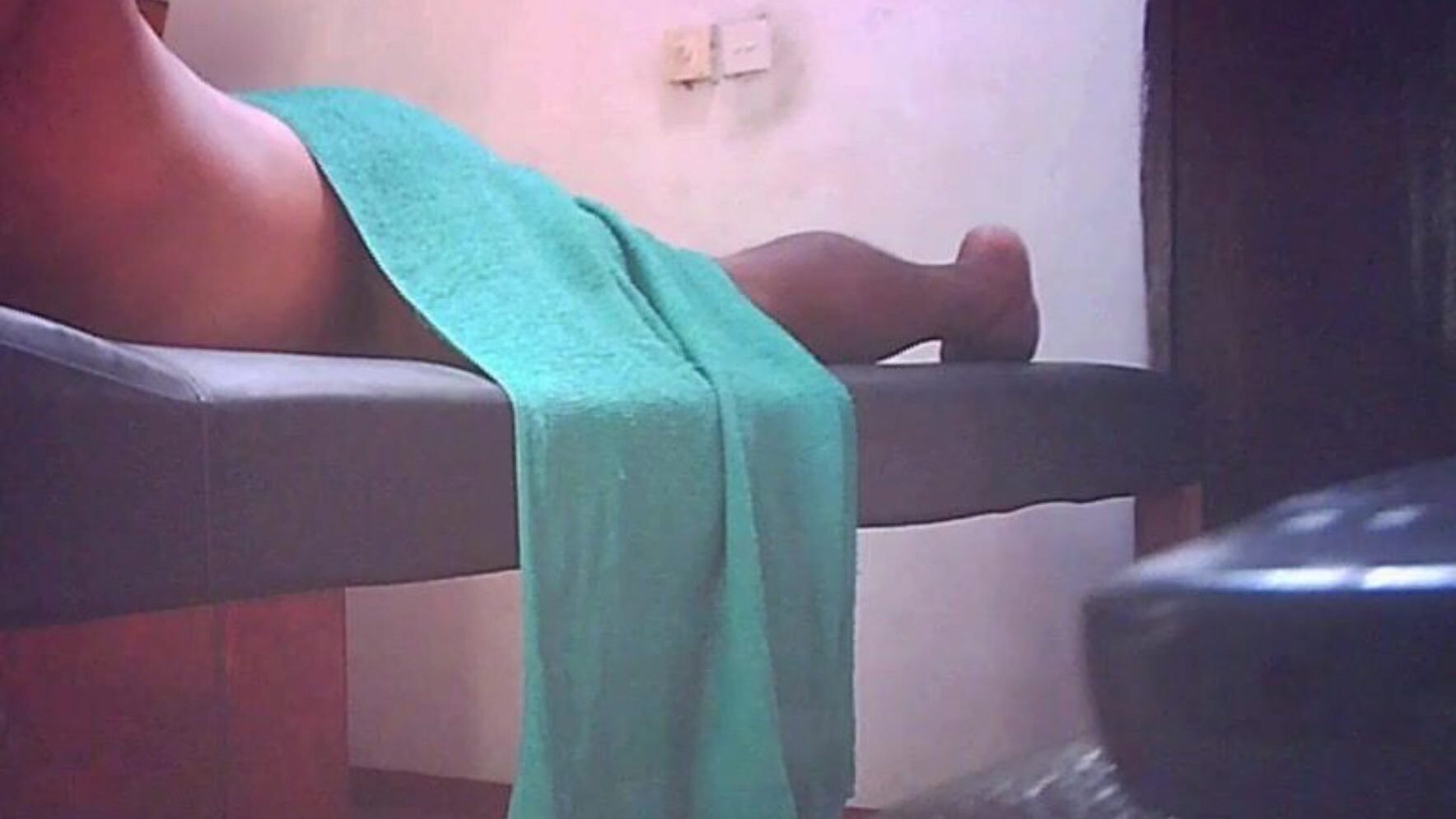 lindo spa quente proporcionando uma massagem parte 1