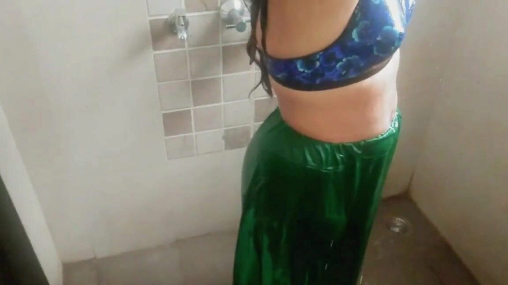 Секс с индийской мачехой в ванной xhamsterВидео