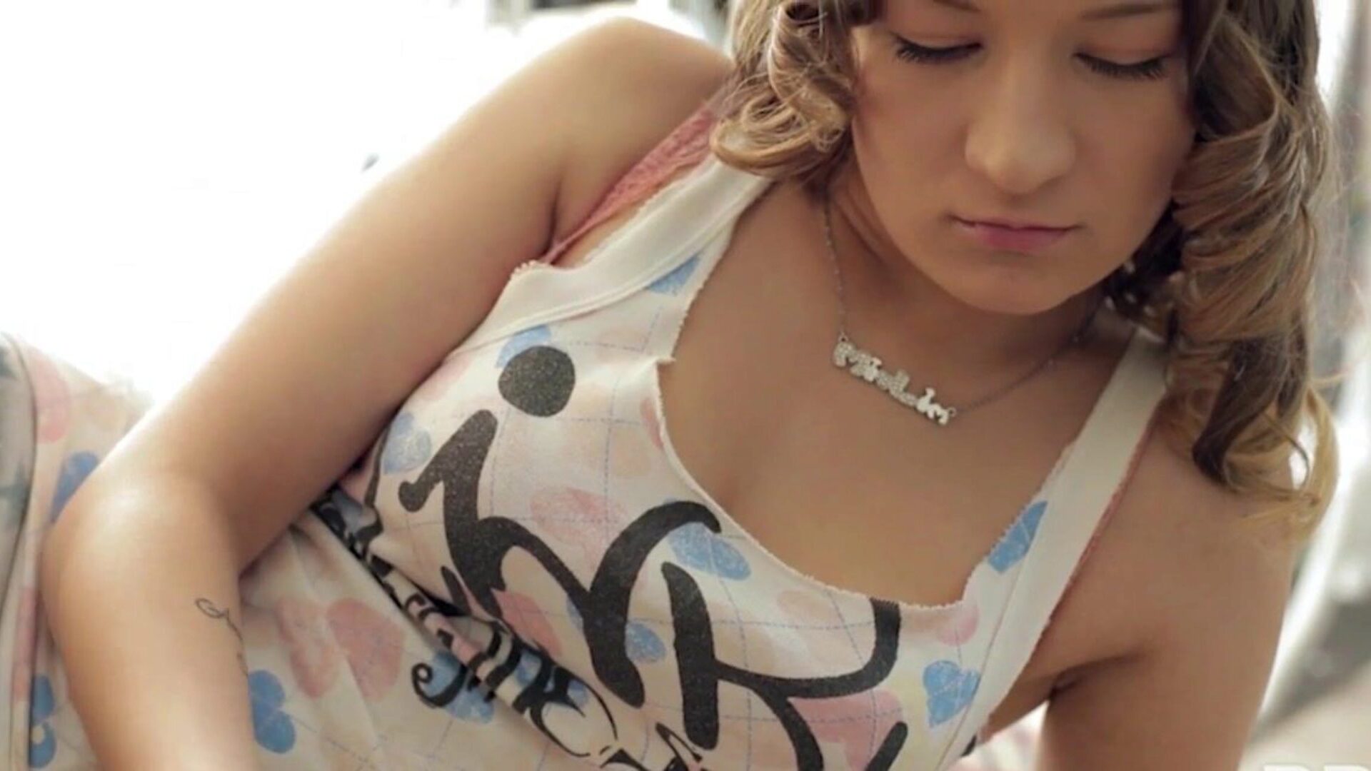 liderlig ukrainsk lovlig alder teenager parvin har hendes glædelige skaldede skede stukket testikler uforklarlige