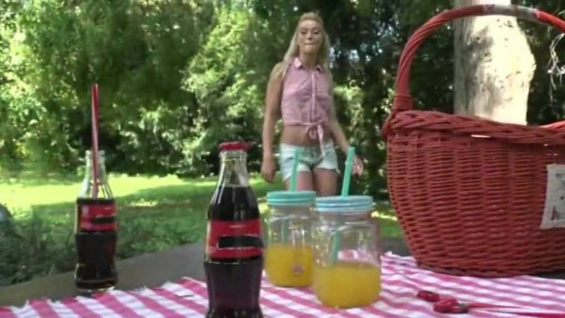 21sextury lesbian anal dildo picnic pentru trei babes din estul Europei