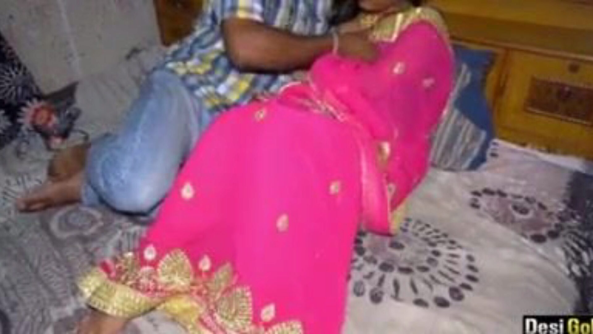 Ο νιόπαντρος ινδός bhabhi παίρνει διάτρητη σέξι ροή